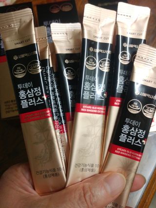 서울약사신협_투데이홍삼정플러스스틱_10g x 60포 — 5점을 준 리뷰어가 2021년 7월 올린 사용 사진