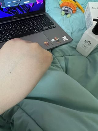 줄라이 모닝 _ JULY MORNING 줄라이모닝 하이드레이팅 퍼퓸드 바디앤핸드 에멀젼 — 5점을 준 리뷰어가 2022년 3월 올린 사용 사진