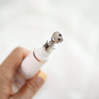 산수시 일루미네이팅 펄 영양 다크서클 스틱 아이 크림 케어 15ml — 5점을 준 리뷰어가 2021년 6월 올린 사용 사진