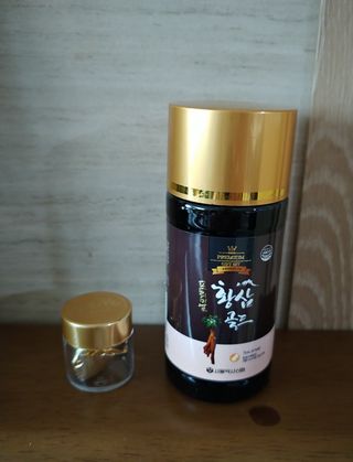 서울약사신협_프리미엄황삼골드_3.75g x 12환+75mgx12병 — 5점을 준 리뷰어가 2021년 1월 올린 사용 사진