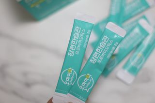 [유산균] 오마이락 장편한습관 프로바이오틱스 30P — 5점을 준 리뷰어가 2022년 11월 올린 사용 사진