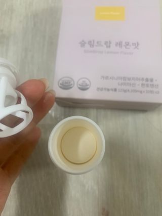 [슬림드랍] 건기식 다이어트 보조제 겸 비타민 — 2.5점을 준 리뷰어가 2021년 12월 올린 사용 사진