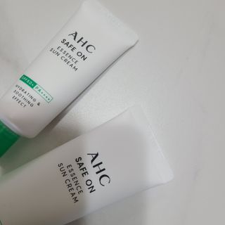 [AHC] 세이프온 에센스 선크림 올리브영 스페셜 증정 기획세트 — 4점을 준 리뷰어가 2022년 6월 올린 사용 사진