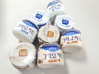 매일바이오 그릭요거트 오리지널 플레인 4개, 로스터리 커피믹스 4개 — 4.5점을 준 리뷰어가 2021년 12월 올린 사용 사진