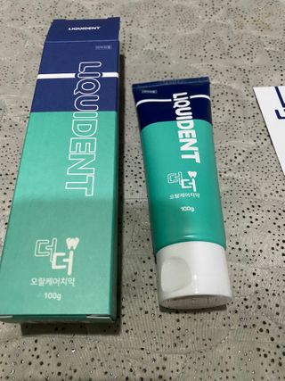 리퀴덴트 오랄케어 온가족용 리퀴덴트 더더 오랄케어 무불소 치약 + 임상시험완료 이중 미세 엠보싱 칫솔 올데이세트 — 5점을 준 리뷰어가 2020년 12월 올린 사용 사진