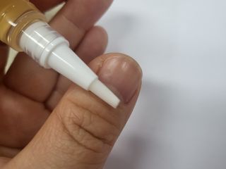 뷰젤 매직케어 네일솔루션 손발톱 보습 영양제 펜슬타입 5ml — 4.5점을 준 리뷰어가 2022년 3월 올린 사용 사진