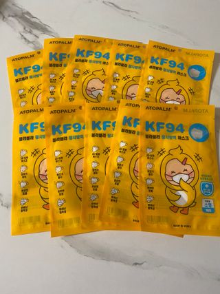 아토팜 블라블라 황사방역 마스크 KF94 — 5점을 준 리뷰어가 2021년 9월 올린 사용 사진
