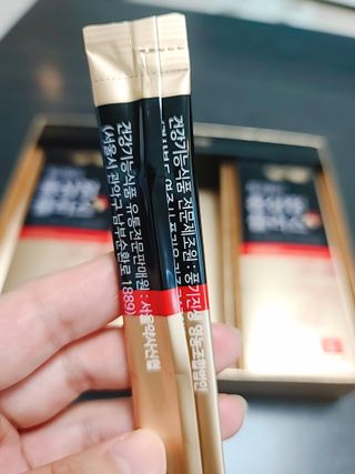 서울약사신협_투데이홍삼정플러스스틱_10g x 30포 — 5점을 준 리뷰어가 2021년 6월 올린 사용 사진