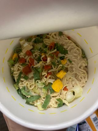NISSIN 닛신 컵누들  4종 - 씨푸드오리지날, 씨푸드 스파이시, 씨푸드 커리, 씨푸드 XO소스 — 5점을 준 리뷰어가 2022년 2월 올린 사용 사진