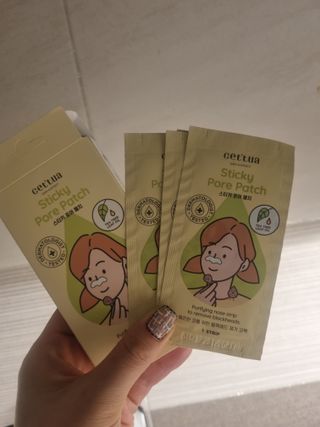 세뚜아(Cettua) 세뚜아 스티키 포어 패치 Cettua Sticky Pore Patch — 5점을 준 리뷰어가 2023년 10월 올린 사용 사진