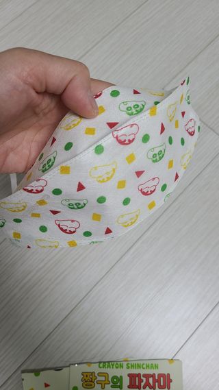 [숨그림] 3D 입체형, 짱구, 무직타이거, 빨강머리앤 우리아이 그리고 내가 쓰는 믿을수있는 케릭터 마스크 — 3점을 준 리뷰어가 2021년 9월 올린 사용 사진
