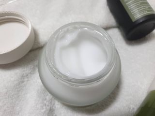 마리엔메이 센서티브 수딩 젤 크림 + 어성초 티트리 추출물 세럼 + 어성초 티트리 모공 클렌징 폼 — 5점을 준 리뷰어가 2021년 8월 올린 사용 사진