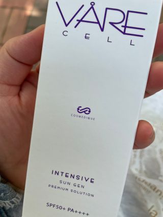 바르셀 톤업 무기자차 자외선차단제 순한 선크림 인텐시브 선 젠 50ml — 3.5점을 준 리뷰어가 2021년 11월 올린 사용 사진