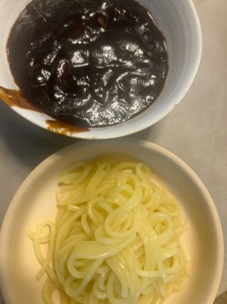 프레시지 *구매평/중식대가여경래 짜장면 2인분 (냉동) — 5점을 준 리뷰어가 2025년 9월 올린 사용 사진