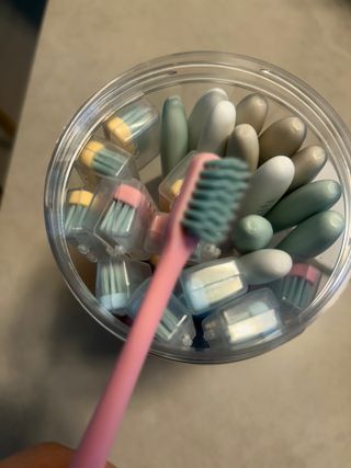 생활공작소 [네이버구매평] 미세모 콤팩트 칫솔 부드러운칫솔 치과칫솔 교정용 24개 — 5점을 준 리뷰어가 2025년 5월 올린 사용 사진