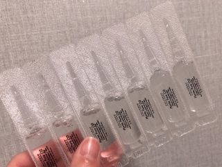 유니베르소 산소앰플 7일 집중케어 앰플 — 4.5점을 준 리뷰어가 2021년 5월 올린 사용 사진