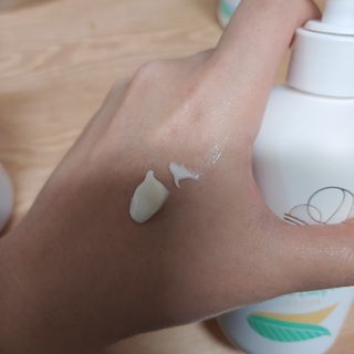 mom e 맘이 내추럴 베이비 케어 샴푸앤바스+로션 — 5점을 준 리뷰어가 2021년 1월 올린 사용 사진