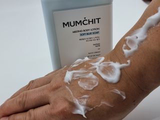 멈칫(MUMCHIT) 멜팅 바디로션 — 5점을 준 리뷰어가 2022년 1월 올린 사용 사진