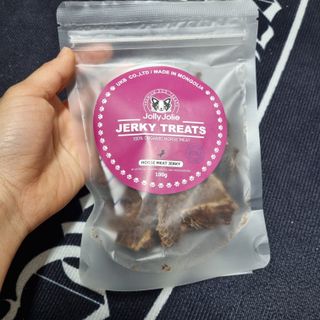 [졸리졸리] 말고기 육포 간식 (HORSE MEAT JERKY) — 5점을 준 리뷰어가 2023년 1월 올린 사용 사진