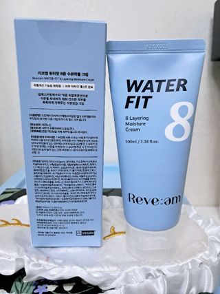 나우 [리브엠]피부 속부터 겹겹이, 촘촘하게! 워터핏8중 수분착붙 크림 — 5점을 준 리뷰어가 2025년 5월 올린 사용 사진