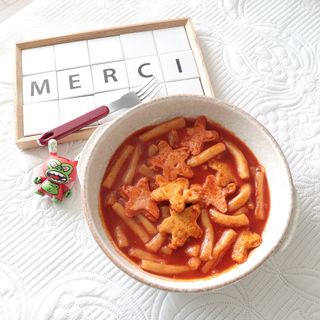 빨간키트 떡볶이 밀키트 2~3인분 매운맛 국물 떡볶이 만들기 쉬운 황금 레시피 분말 소스로 간편한 요리 — 5점을 준 리뷰어가 2021년 8월 올린 사용 사진