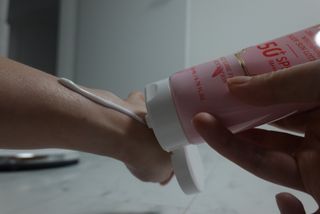 홀리키 체리 블러썸 화이트닝 바디 선 로션 — 5점을 준 리뷰어가 2023년 6월 올린 사용 사진