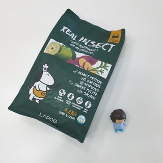 [푸디웜] 라포그  리얼인섹트 웨이트밸런스 저알러지 강아지 사료  1.2KG — 5점을 준 리뷰어가 2021년 7월 올린 사용 사진