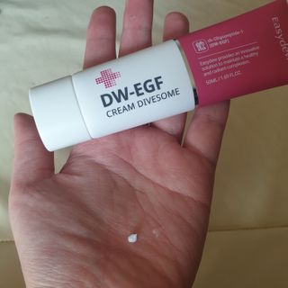 이지듀 DW-EGF 크림 다이브좀_콜라겐이 쏙쏙, 탄력피부로 다이빙 — 5점을 준 리뷰어가 2021년 2월 올린 사용 사진