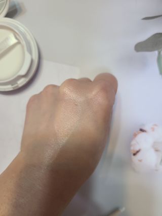 위뜨 글로시 레이어 쿠션 — 5점을 준 리뷰어가 2022년 7월 올린 사용 사진