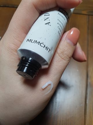 멈칫(MUMCHIT) 넥퍼퓸 NECKPERFUME 2가지 향 — 3점을 준 리뷰어가 2021년 11월 올린 사용 사진