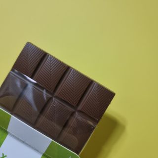 당류2g 자일리톨로 단맛을낸 슈카 퓨어비건 무설탕초콜릿 Xucker vegan 2개입 — 5점을 준 리뷰어가 2021년 4월 올린 사용 사진