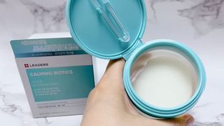 리더스코스메틱 리더스 카밍 바이오틱스 퀵 수딩 패드 — 5점을 준 리뷰어가 2022년 5월 올린 사용 사진