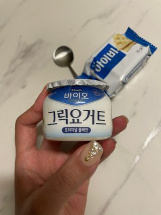 매일바이오 그릭요거트 오리지널 플레인 4개, 로스터리 커피믹스 4개 — 4점을 준 리뷰어가 2021년 12월 올린 사용 사진