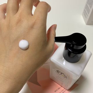 줄라이 모닝 _ JULY MORNING 줄라이모닝 하이드레이팅 퍼퓸드 바디앤핸드 에멀젼 — 5점을 준 리뷰어가 2021년 9월 올린 사용 사진