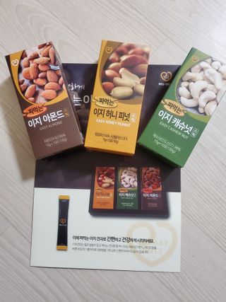 짜먹는 이지견과 짜먹는 이지아몬드, 짜먹는 이지허니피넛, 짜먹는 이지캐슈넛 각 10g X  10포 — 5점을 준 리뷰어가 2021년 2월 올린 사용 사진