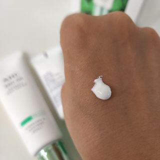 [AHC] 세이프온 에센스 선크림 올리브영 스페셜 증정 기획세트 — 5점을 준 리뷰어가 2022년 6월 올린 사용 사진