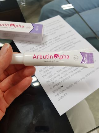 이엔코스 알부틴 알파 화이트닝크림 — 4점을 준 리뷰어가 2021년 2월 올린 사용 사진
