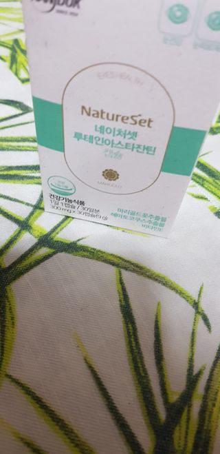 네이처셋 루테인 아스타잔틴 캡슐 1개월분 — 5점을 준 리뷰어가 2021년 7월 올린 사용 사진