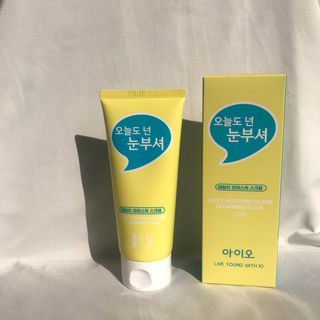 IO 아이오 오늘도 넌 눈부셔 - 데일리 스크럽 클렌징폼 — 4.5점을 준 리뷰어가 2021년 2월 올린 사용 사진