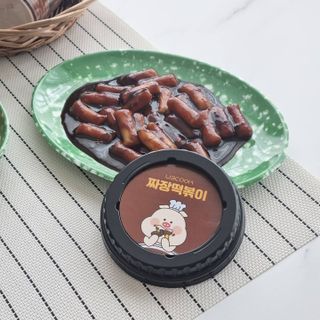 유비쿡 컵떡볶이 매운컵떡볶이2개/ 짜장컵떡볶이 2개  총 4개세트 — 5점을 준 리뷰어가 2021년 4월 올린 사용 사진
