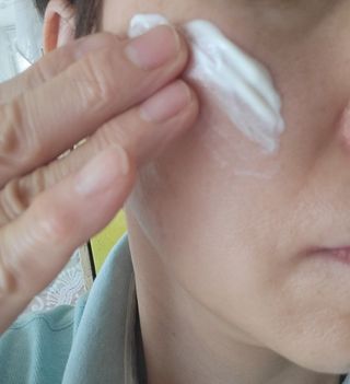 바노바기 코스메틱 바노바기 밀크씨슬 리페어 시카 선스크린 플러스 50ml — 5점을 준 리뷰어가 2023년 3월 올린 사용 사진