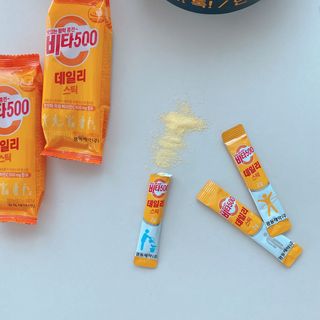 광동생활건강 [광동] 제니비타민C 비타500데일리스틱 180포+제니등신대+제니스티커 — 4점을 준 리뷰어가 2021년 12월 올린 사용 사진