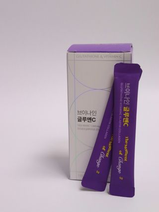 브이나인 글루타치온 비타민C 콜라겐 세라마이드 14포 1BOX — 5점을 준 리뷰어가 2022년 8월 올린 사용 사진