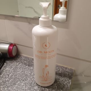 프리[닥터문] 유산균 락토케어 질경초 여성청결제 1000ml (젤타입) — 5점을 준 리뷰어가 2022년 6월 올린 사용 사진