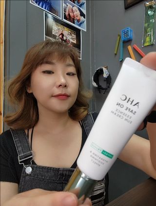 [AHC] 세이프온 에센스 선크림 올리브영 스페셜 증정 기획세트 — 5점을 준 리뷰어가 2022년 6월 올린 사용 사진