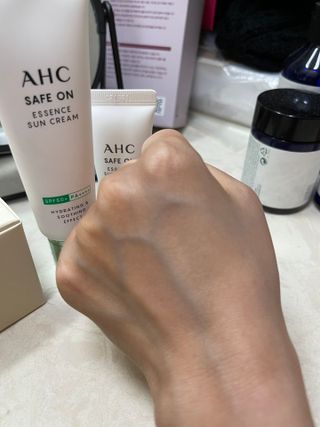 [AHC] 세이프온 에센스 선크림 올리브영 스페셜 증정 기획세트 — 5점을 준 리뷰어가 2022년 6월 올린 사용 사진