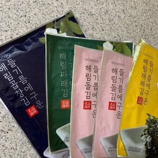 [해림맛김] 들기름에 구운 바삭바삭 김 4종 세트 + 1종 랜덤발송 총5개입 — 5점을 준 리뷰어가 2021년 2월 올린 사용 사진