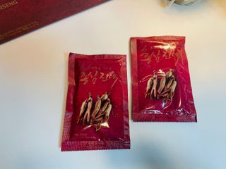 서울약사신협_프리미엄 6년근 홍삼진액_70mlx30포 — 5점을 준 리뷰어가 2021년 2월 올린 사용 사진