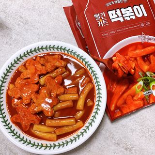 빨간키트 떡볶이 밀키트 2~3인분 매운맛 국물 떡볶이 만들기 쉬운 황금 레시피 분말 소스로 간편한 요리 — 5점을 준 리뷰어가 2021년 8월 올린 사용 사진