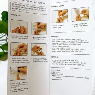 [네일가게] 햇빛에 닿으면 색이 변하는 신기한 햇살 반전 네일스티커 — 2점을 준 리뷰어가 2021년 8월 올린 사용 사진